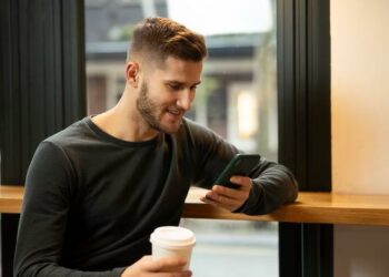 ВТБ: мошенники выманивают средства клиентов в Телеграме с помощью карт с поддельным дизайном