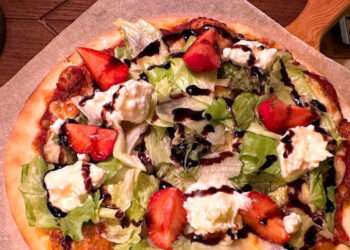 «Мушмула» затеяла клубничный фестиваль