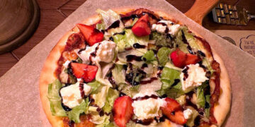 «Мушмула» затеяла клубничный фестиваль