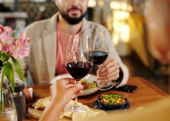 Итальянские ученые: красное вино полезно для сексуального здоровья