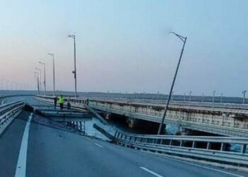 Крымский мост атаковали украинские боевые надводные дроны-камикадзе