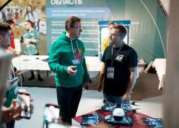 Дмитрий Азаров встретился с участниками молодежного форума ПФО «iВолга» под Самарой