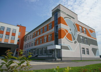 Губернатор Самарской области оценил готовность новой школы в «Южном городе»