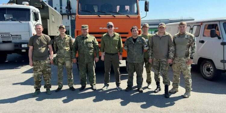 Губернатор Самарской области Дмитрий Азаров передал технику в зону СВО. Фото: пресс-служба правительства Самарской области