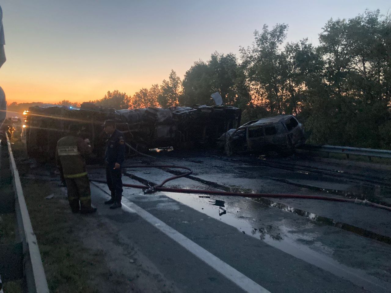 На трассе М-5 в Самарской области в массовом ДТП с бензовозом сгорело три  автомобиля - oboz.info