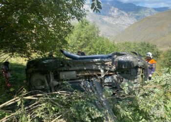 Туристка из Самарской области попала в ДТП на горном перевале в Северной Осетии