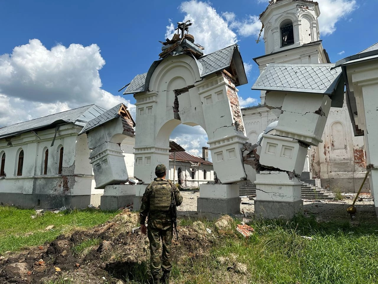 Мобилизованный депутат из Самары показал разрушенный бомбежками храм в зоне  СВО - oboz.info