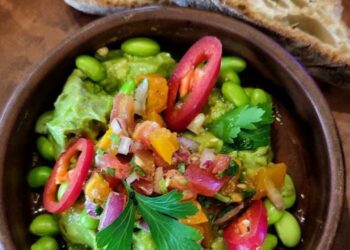 Отказ всего от 10 грамм соли в день помогает от гипертонии не хуже лекарств: результаты исследования