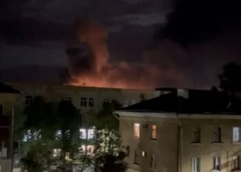 Украина атаковала сразу шесть регионов России беспилотниками, включая аэродром с военными самолетами в Пскове