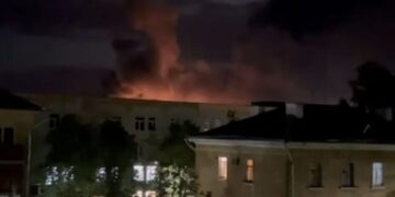 Украина атаковала сразу шесть регионов России беспилотниками, включая аэродром с военными самолетами в Пскове