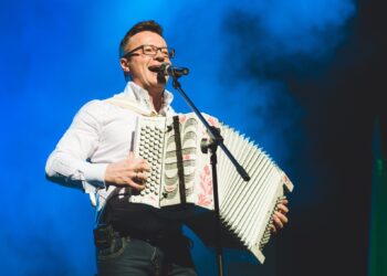 В Самаре в 2024 году появится двухметровый памятник баяну