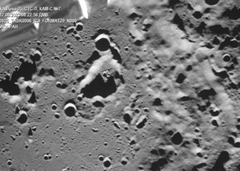 Запущенная в космос на самарской ракете станция показала обратную сторону луны