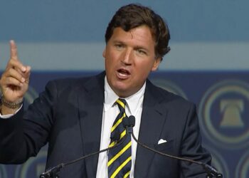 Такер Карлсон заявил о готовности США начать войну с Россией в 2024 году