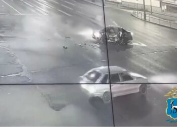 В Самаре мотоциклист влетел в «Гранту», уходя от полицейской погони