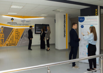 В одном из корпусов Самарского политеха обновили фойе и стенды «Роснефти»