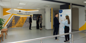 В одном из корпусов Самарского политеха обновили фойе и стенды «Роснефти»