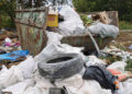 Новые штрафы не помешали водителям и дальше замусоривать леса и бункеры