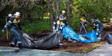 Волонтеры «Самаранефтегаза» провели экологическую акцию в Ботаническом саду Самарского университета