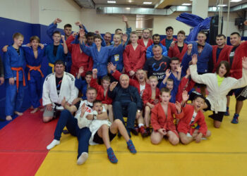 Самарские самбисты вернулись с медалями