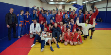 Самарские самбисты вернулись с медалями