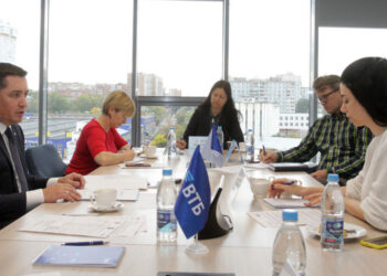 Жена осужденного банкира банкротит подконтрольные ему компании