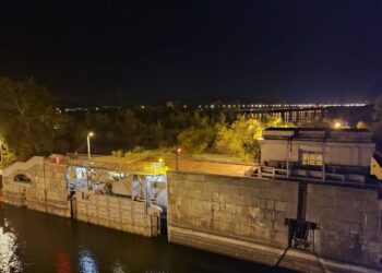 В Самарской области теплоход протаранил ворота шлюза