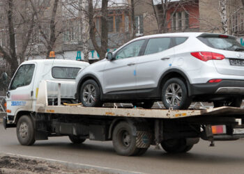 Минтранс третий год пытается обновить тольяттинских эвакуаторщиков, но возить машины продолжает «Городская служба эвакуации»