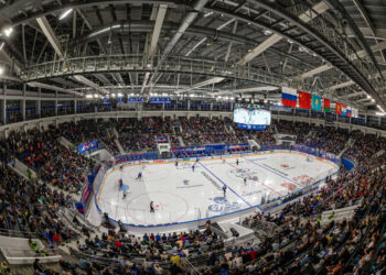 Хоккейная «Лада» стартовала в КХЛ с поражения