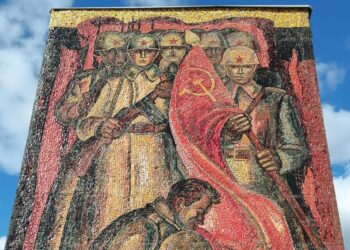 В Тольятти отреставрировали монументальную стелу-панно «Радость труда»