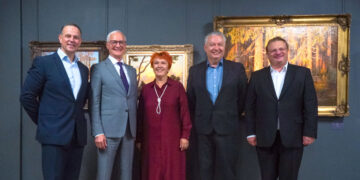 Тольяттихимбанк организовал художественную выставку «Магия люминизма»