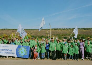 Волонтеры ТОАЗ собрали мусор на берегу Волги у Тольятти