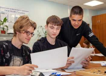 «ТЯЖМАШ» подвел итоги программы для трудоустройства несовершеннолетних