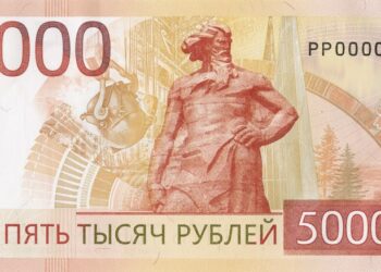 В России вошли в оборот новые купюры номиналом 1 тыс. и 5 тыс. рублей