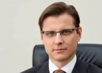 Бывшего руководителя «Тольяттиазота» пытаются спросить о выводе сотен миллионов рублей с предприятия