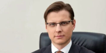 Бывшего руководителя «Тольяттиазота» пытаются спросить о выводе сотен миллионов рублей с предприятия