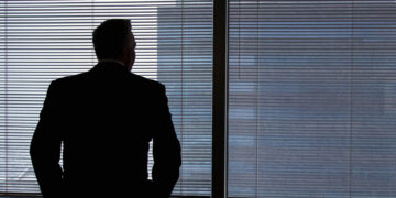 Человек, похожий на хозяина тольяттинской группы «Полад» до степени смешения, узаконил надел под загородным домом