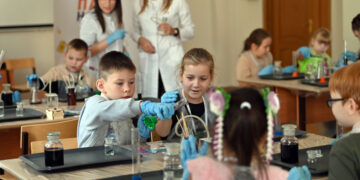 Нефтехимики Новокуйбышевска провели фестиваль для юных исследователей