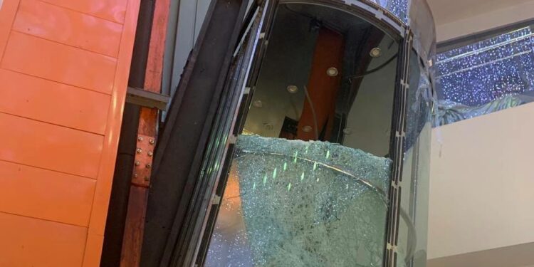 Лифт упал в ТРК "Вива Лэнд", фото: t.me/su_skr63
