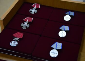 Замминистра обороны вручил награды раненым бойцам СВО в самарском госпитале