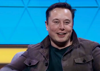 Илон Маск назвал сторонников военной помощи Киеву «дураками»