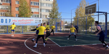 По инициативе «Самарского Стройфарфора» на стадионе «Волжские зори» построена баскетбольная площадка