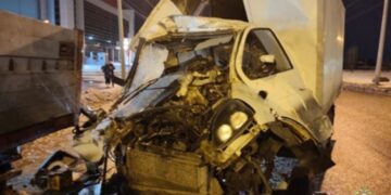 В Самаре погибла женщина при столкновении ГАЗели с фурой