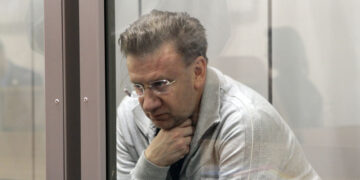 Как правую руку Дмитрия Азарова отправляли в изолятор