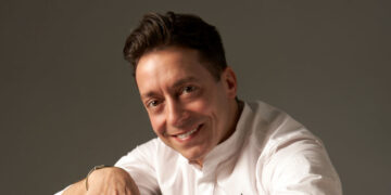 Шеф мишленовского ресторана Grand Cru рассказал о работе в России и последних гастрономических трендах