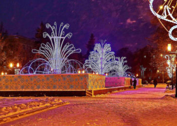 В Самаре продолжается монтаж традиционной новогодней иллюминации