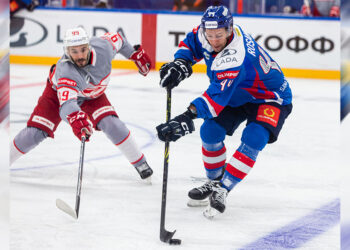 Хоккеисты «Лады» выиграли у «Спартака» в серии буллитов