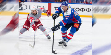 Хоккеисты «Лады» выиграли у «Спартака» в серии буллитов