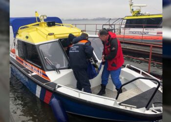 Спасатели Самарской области вывезли из Рождествено двоих людей для экстренного лечения