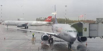 Самолет из Самары не смог вылететь в Киргизию из-за проблем с двигателем