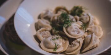 Роскачество нашло листерию и сальмонеллу в пельменях популярных марок